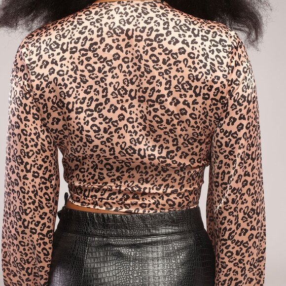 Twist Me Up Crop Top - Picture 3 of 3